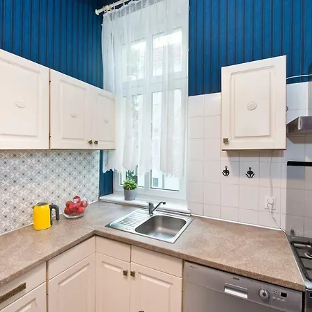 Stylish Grandic With Terrace In Center Next To The Beach. 소포트