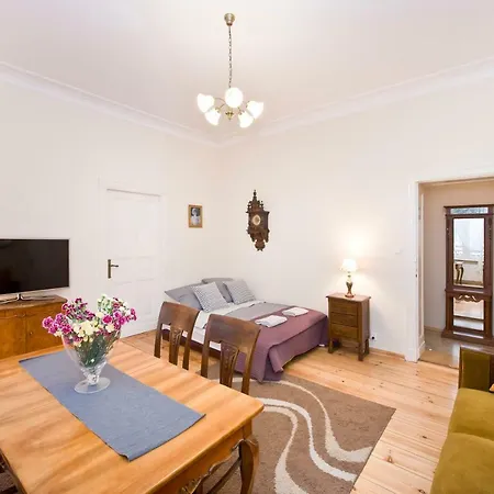아파트 Stylish Grandic With Terrace In Center Next To The Beach. *