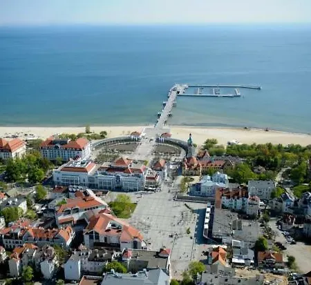 Stylish Grandic With Terrace In Center Next To The Beach. 소포트