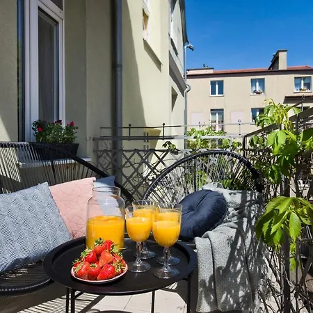 Stylish Grandic With Terrace In Center Next To The Beach. 아파트 *